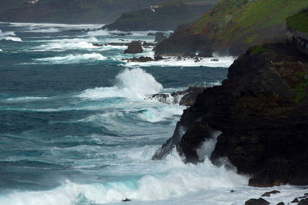 浪涌 暴风雨 旅游业 大风 喷雾 岩石 波浪 海洋 冲浪