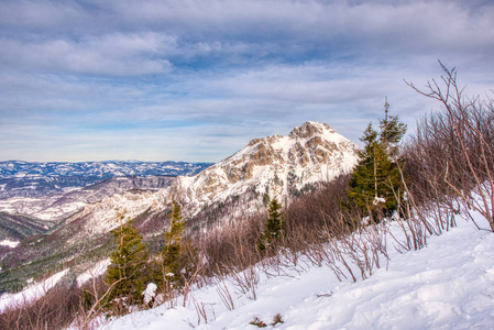 冬季斯洛伐克著名的山峰，Velky Rozsutec