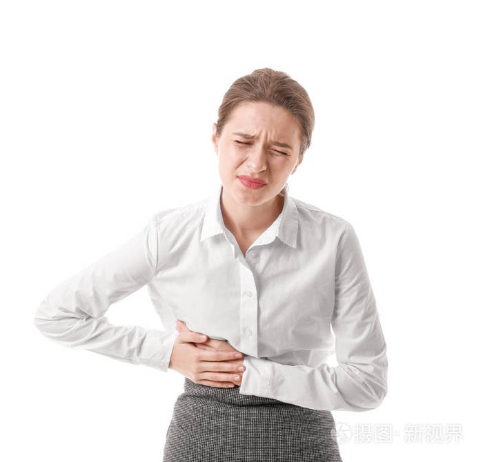 白底腹痛女青年