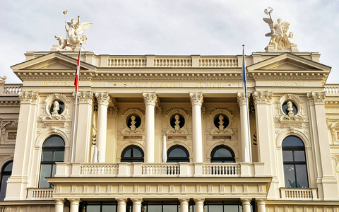 瑞士苏黎世老城区中心的歌剧院