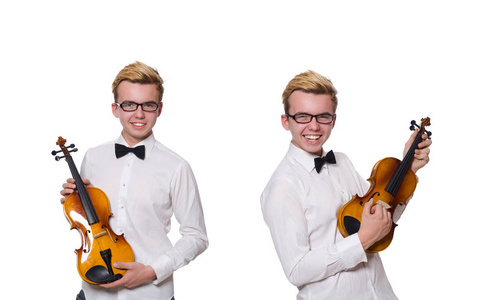 年轻有趣的小提琴手孤立在白色