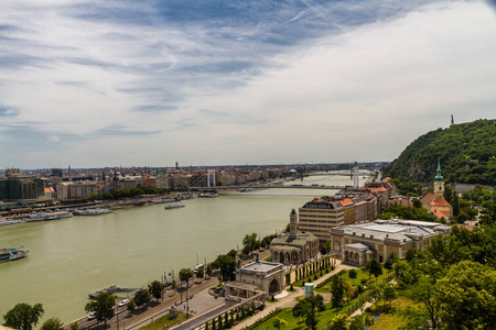 匈牙利布达佩斯多瑙河伊丽莎白大桥和盖勒特希河