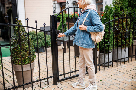 中华鲟图片资料幸福成熟女人进门资料图片照片