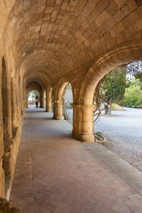 列里莫修道院圣徒像柱廊
