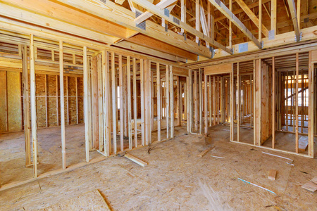 在建新房梁柱框架新建建筑建筑中木框架墙,天花板或楼板托梁的木结构