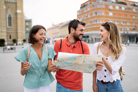 友谊 夏天 旅行 旅游业 男人 幸福 街道 参观 假日 欧洲