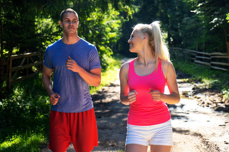 男女同校足球图片