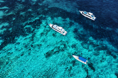 无人机 旅游业 旅行 绿松石 海景 泻湖 海滩 海湾 夏天