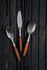 时尚的刀叉，匙，木柄餐具