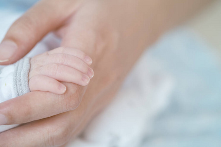 宝贝 家庭 白种人 手指 新生儿 女儿 幸福 皮肤 新的