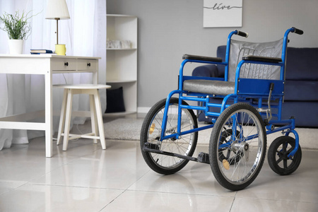 室内现代空轮椅