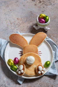 复活节搞笑兔子煎饼