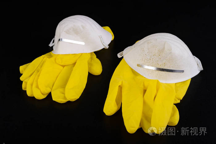 白色防尘口罩和手套工作场所的呼吸防护