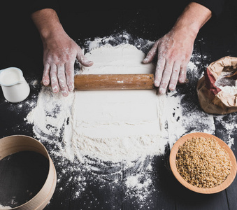 厨师 面粉 面包 厨房 木材 揉捏 大头针 烘烤 披萨 桌子