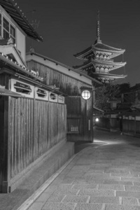 日本京都的老街和雅坂宝塔