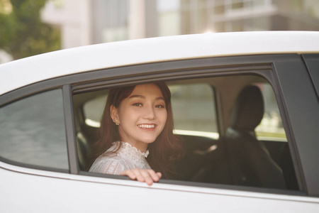 日本人 车辆 成人 窗口 人类 越南人 司机 微笑 韩国人