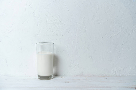 早晨 早餐 液体 牛奶 满的 作文 蛋白质 产品 桌子 寒冷的