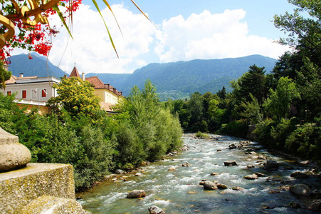 河流 在里面 梅拉诺 水域 意大利 城市景观 阿尔卑斯山