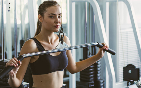 健身 女人 运动 美女 健康 力量 健身房 锻炼 健美 肌肉