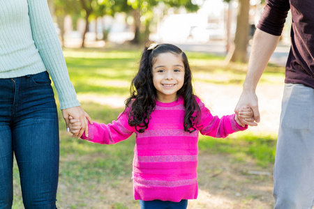 公园 成人 拉丁语 西班牙裔 父母 母亲 童年 周末 闲暇