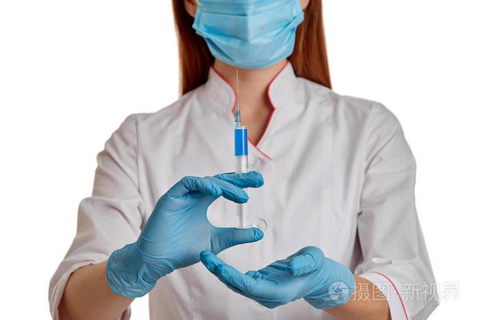 一位戴着呼吸面罩的护士保护自己免受新的快速传播的冠状病毒的侵袭.