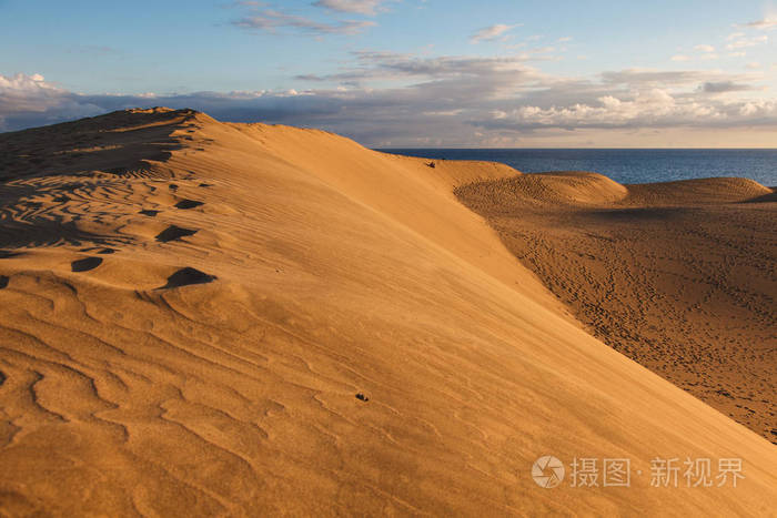 日落 沙丘 沙漠 地平线 旅游业 足迹 旅行 海洋 脚印