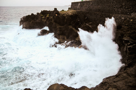 波动 泡沫 海洋 崩溃 海景 岩石 泼洒 旋风 自然 喷雾