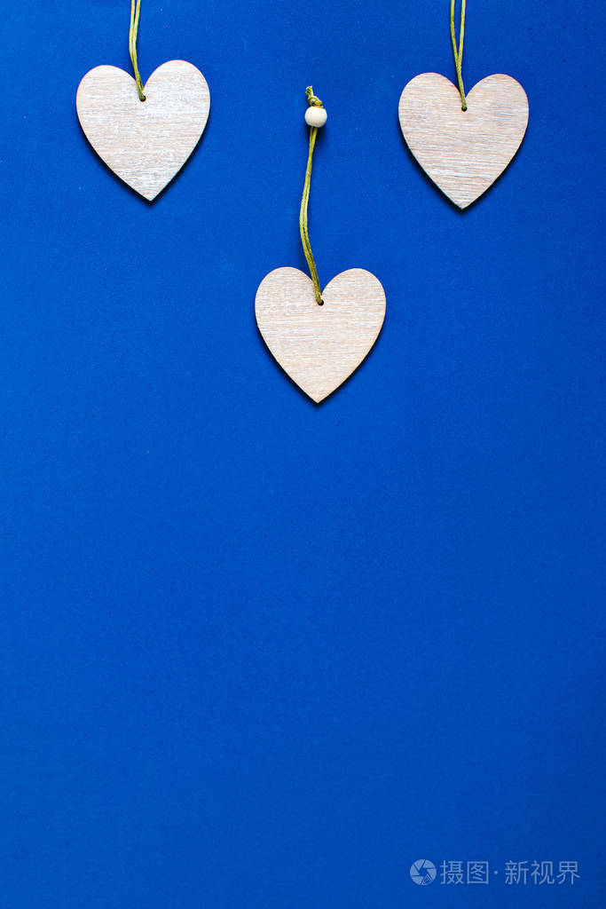木质心形图案经典蓝色背景情人节贺卡