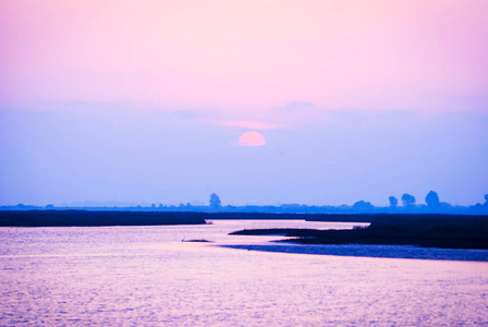 天空 阳光 反射 黄昏 风景 浪漫的 颜色 太阳 波动 美丽的