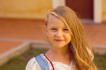 看起来平静图片