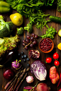 健康蔬菜和绿色蔬菜的俯视图图片