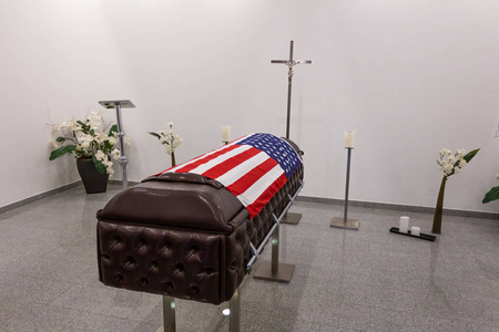 新复古沙发美国殡仪馆,新的现代风格,像沙发,切斯特棺材风格照片