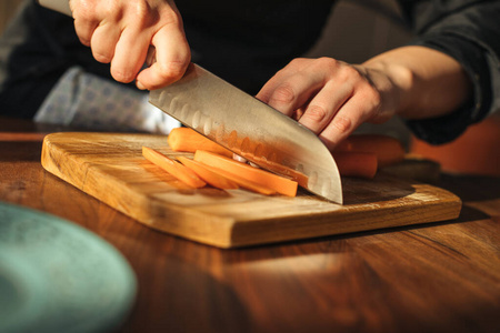桌子 厨房 餐厅 厨师 馄饨 女人 制作 手工制作的 意大利语