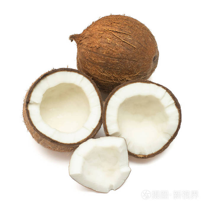 整个椰子一半和一块分离的白底椰子特罗