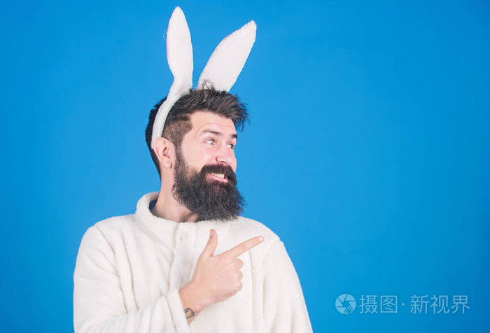 有胡子和胡子的有趣的兔子男.复活节象征概念.男人胡子时髦可爱温柔兔