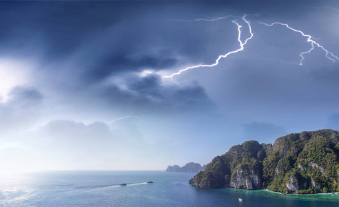 美丽的菲律宾海岸在暴风雨中，泰国航空v