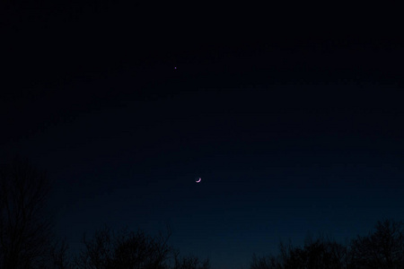 黑天黑天的月亮照片