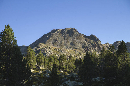 比利牛斯山脉的山景