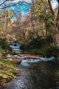 西班牙山洞水道水湖岩石山脉图片