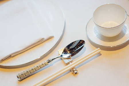 午餐 餐厅 瓷器 杯子 银器 物体 优雅 厨房 空的 食物