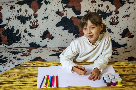 蜡笔 教育 快乐 绘画 肖像 粉笔 小孩 幸福 乐趣 面对