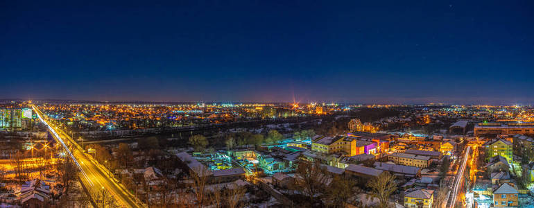 从高处俯瞰乌克兰城市夜景图片