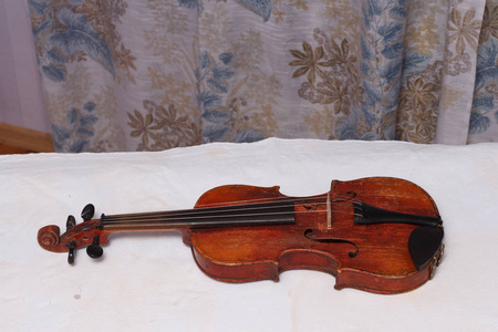 历史的 老年人 古董 古老的 木材 古典的 小提琴 工具