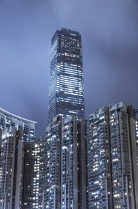 香港市现代摩天楼与夜间住宅楼