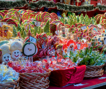 秋卖是(be的三单形式在这里糖果卖在指已提到的人中国城镇交易3英语