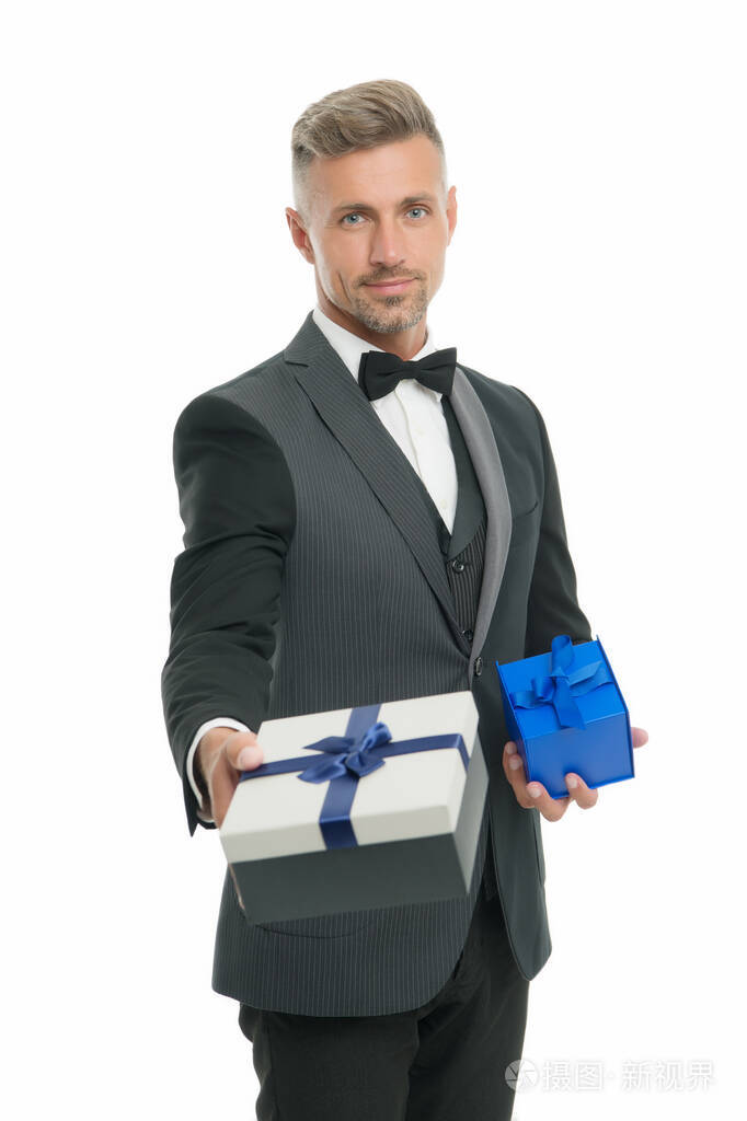 慷慨理念生日假期购物中心礼包妇女节情人节送礼物的绅士带着包装好的