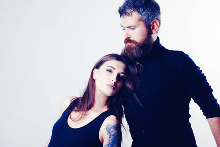 纹身沙龙.男性胡须护理.时髦男人和性感女孩.关系.时尚情侣.