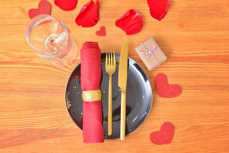 情人节的餐桌布置很漂亮图片