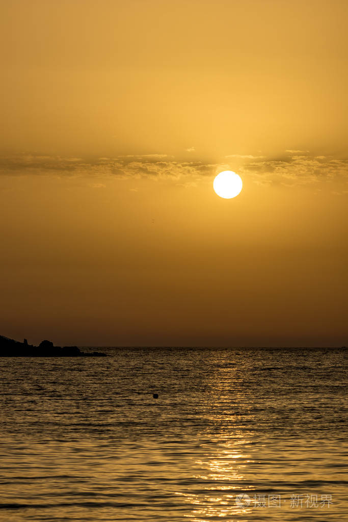 靠近日落的海滩金水阿尔巴尼亚