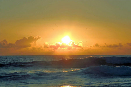 夏天 自然 美丽的 海滩 傍晚 日出 太阳 波浪 海岸 海洋